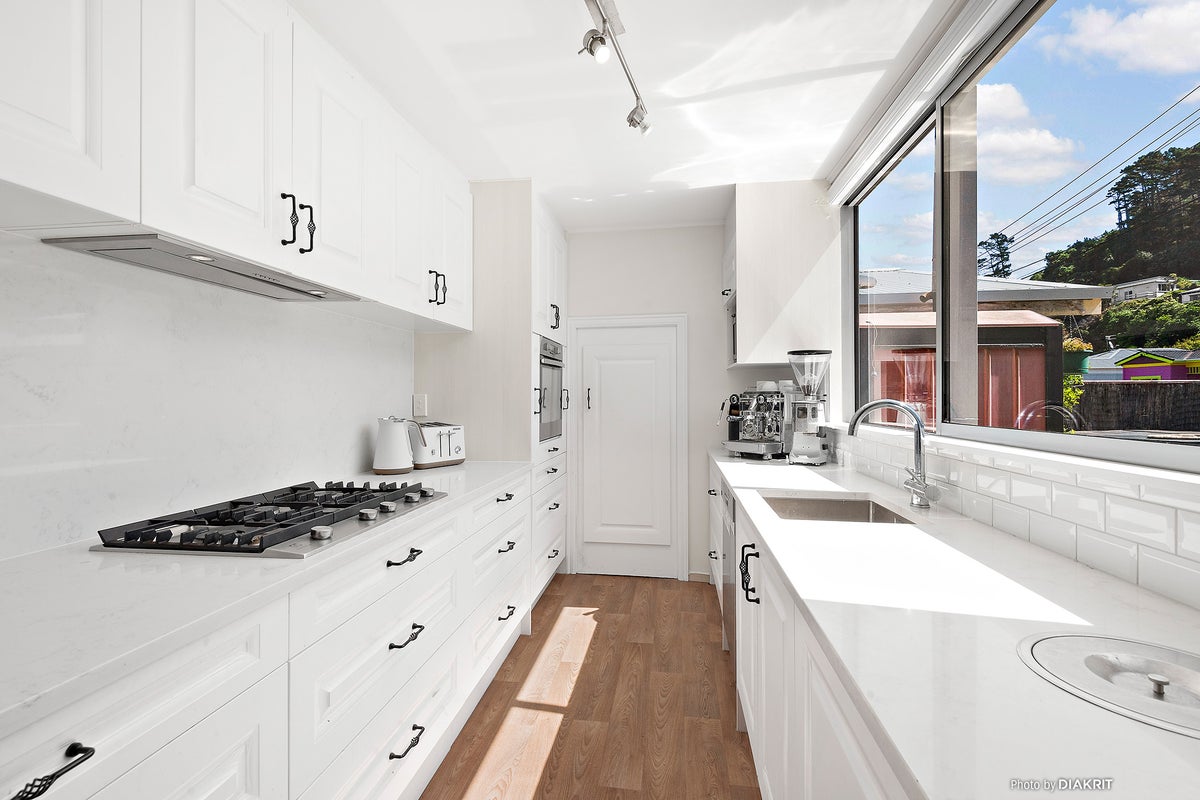 13 Medway Street, Island Bay, Wellington - Carousel 2