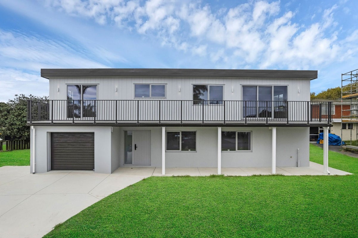 5 Frank Evans Place, Henderson, Auckland - Carousel 2