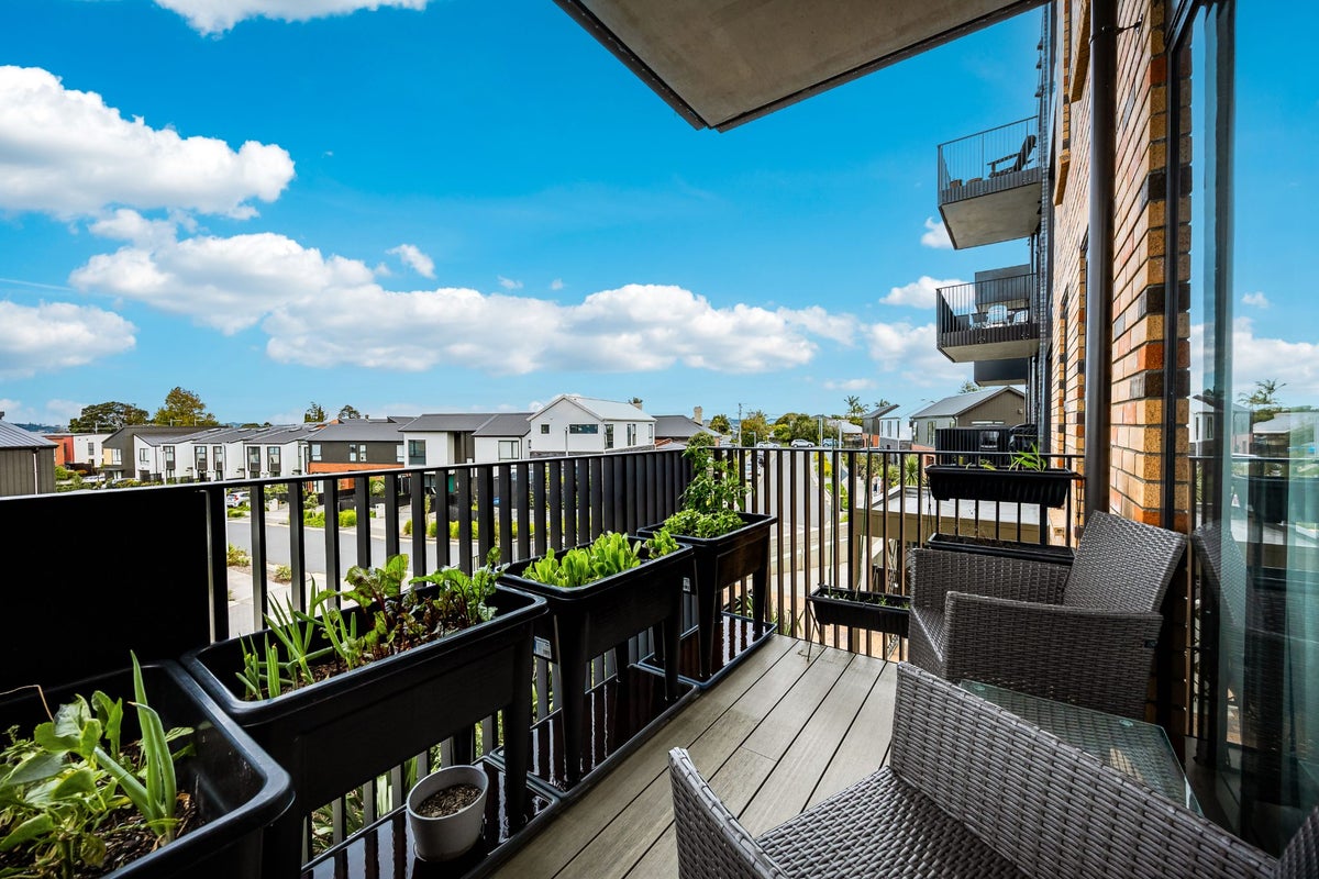 107/2 Rauroa Lane, Hobsonville, Auckland - Carousel 1
