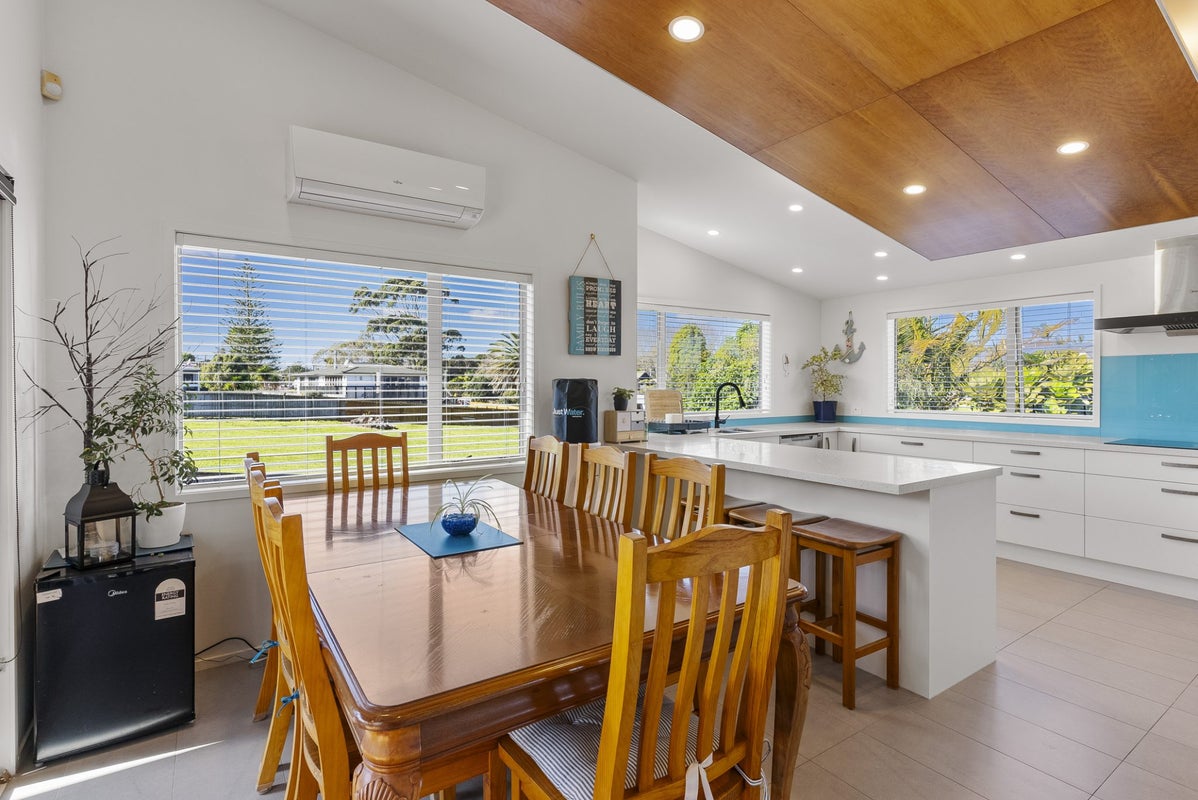 11 Toomer Place, Beachlands, Auckland - Carousel 2