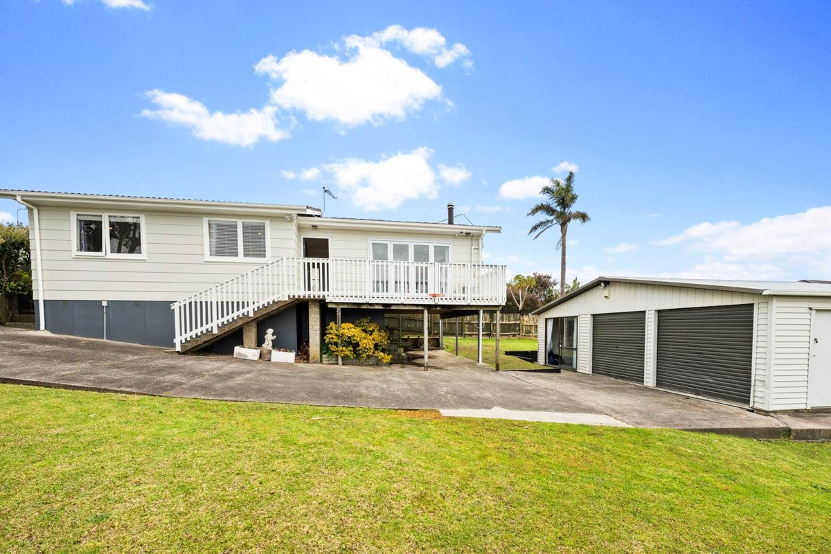 12 Arlette Place, Massey, Auckland - Carousel 1