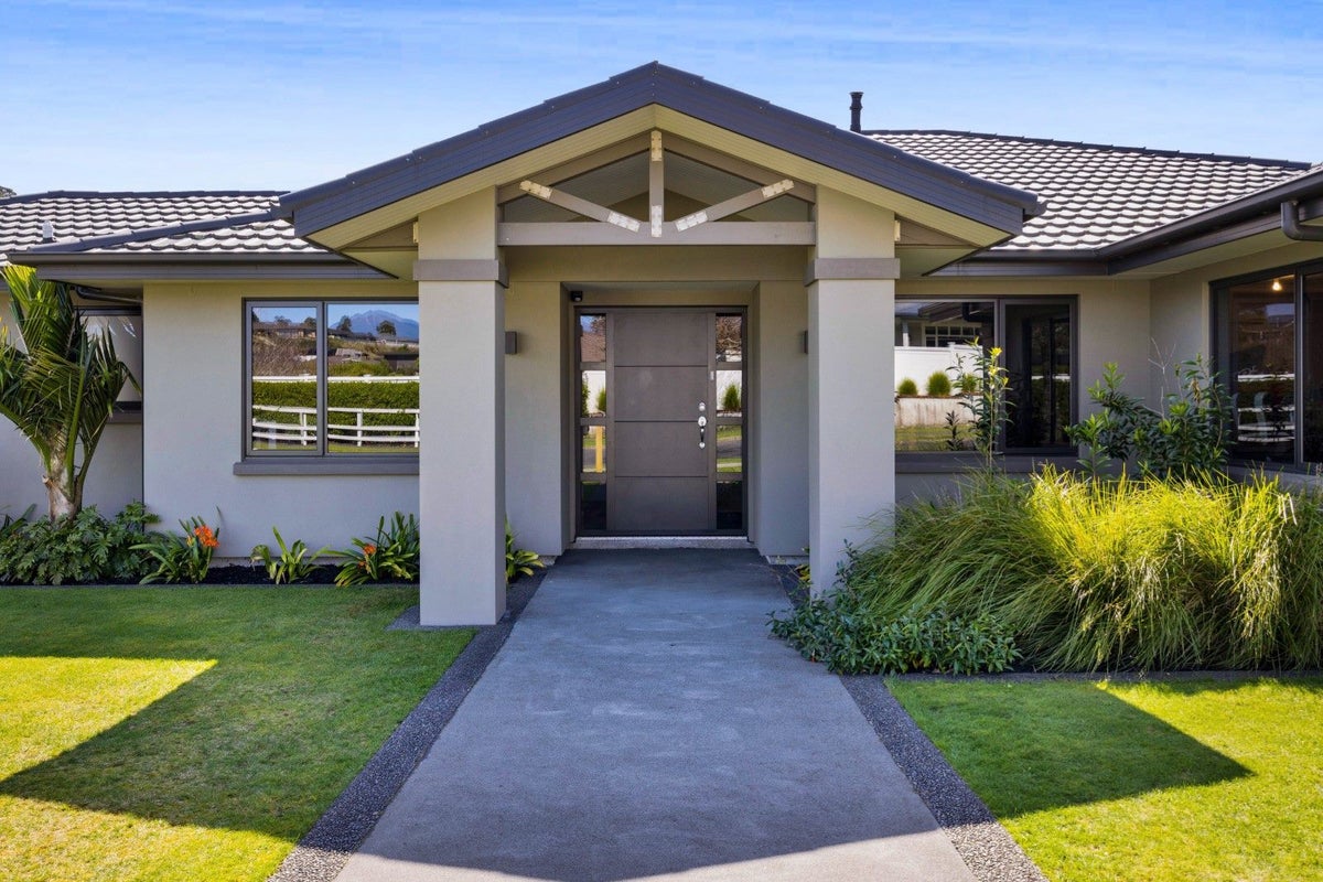 5 Te Arakete Place, Hurworth, New Plymouth - Carousel 1