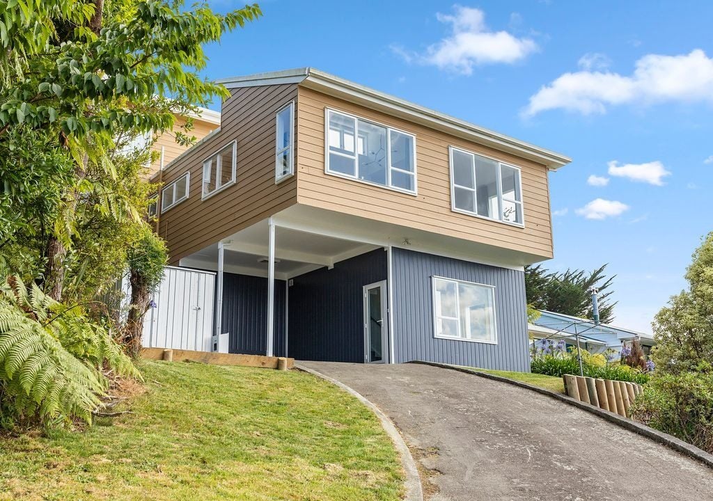 1 Jacaranda Grove, Maungaraki, Lower Hutt - Carousel 1