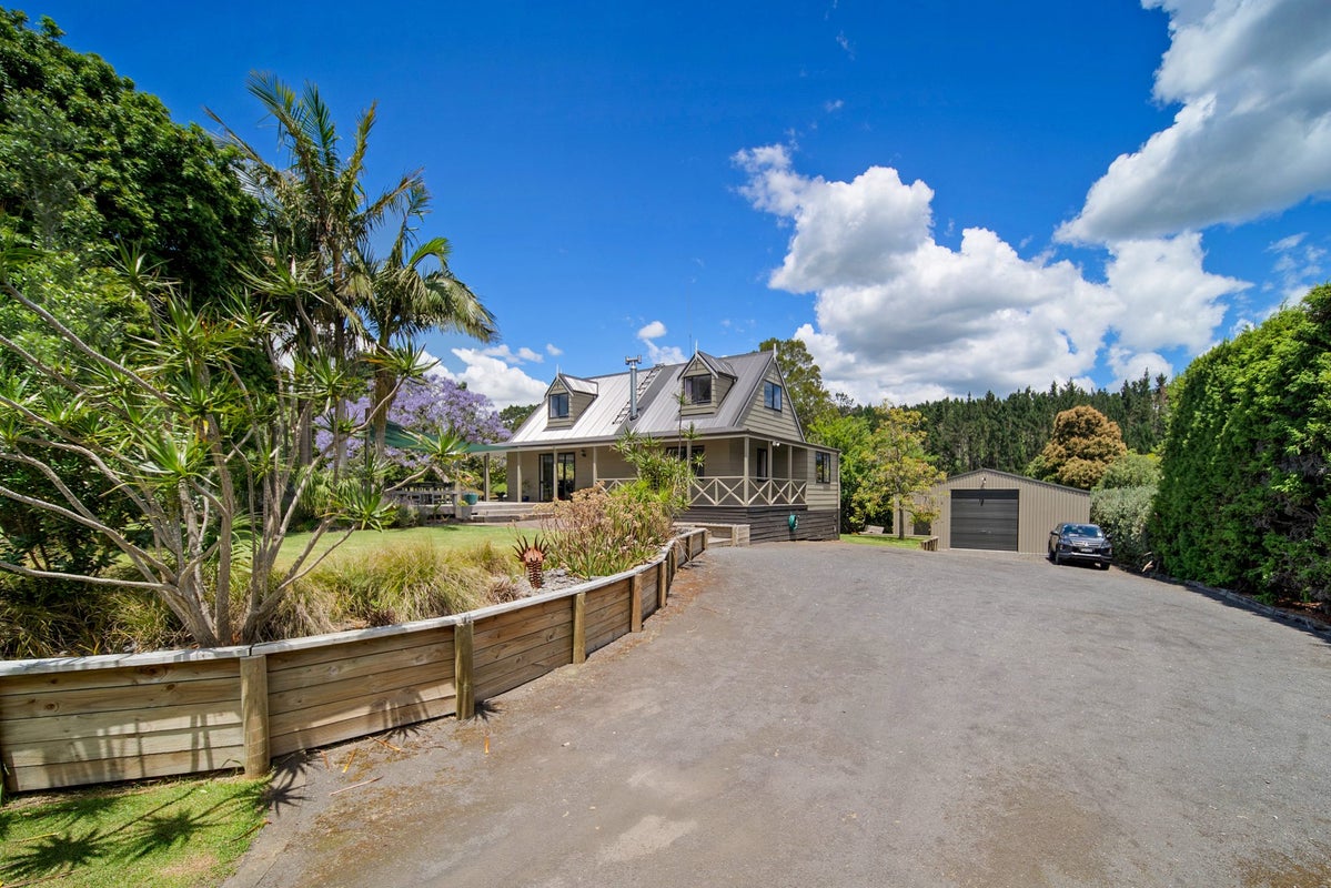 19 Smalley Road, Waiuku - Carousel 1