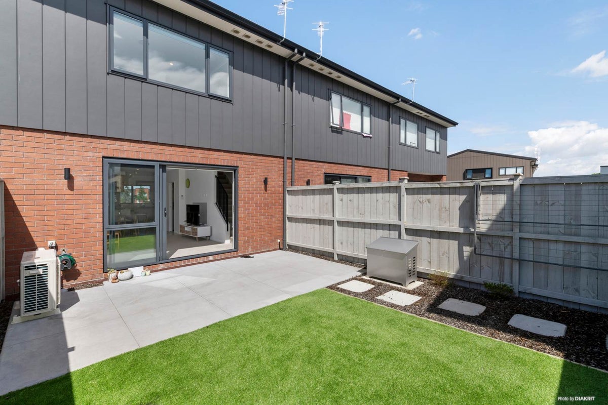44 Pepene Avenue, Conifer Grove, Auckland - Carousel 2