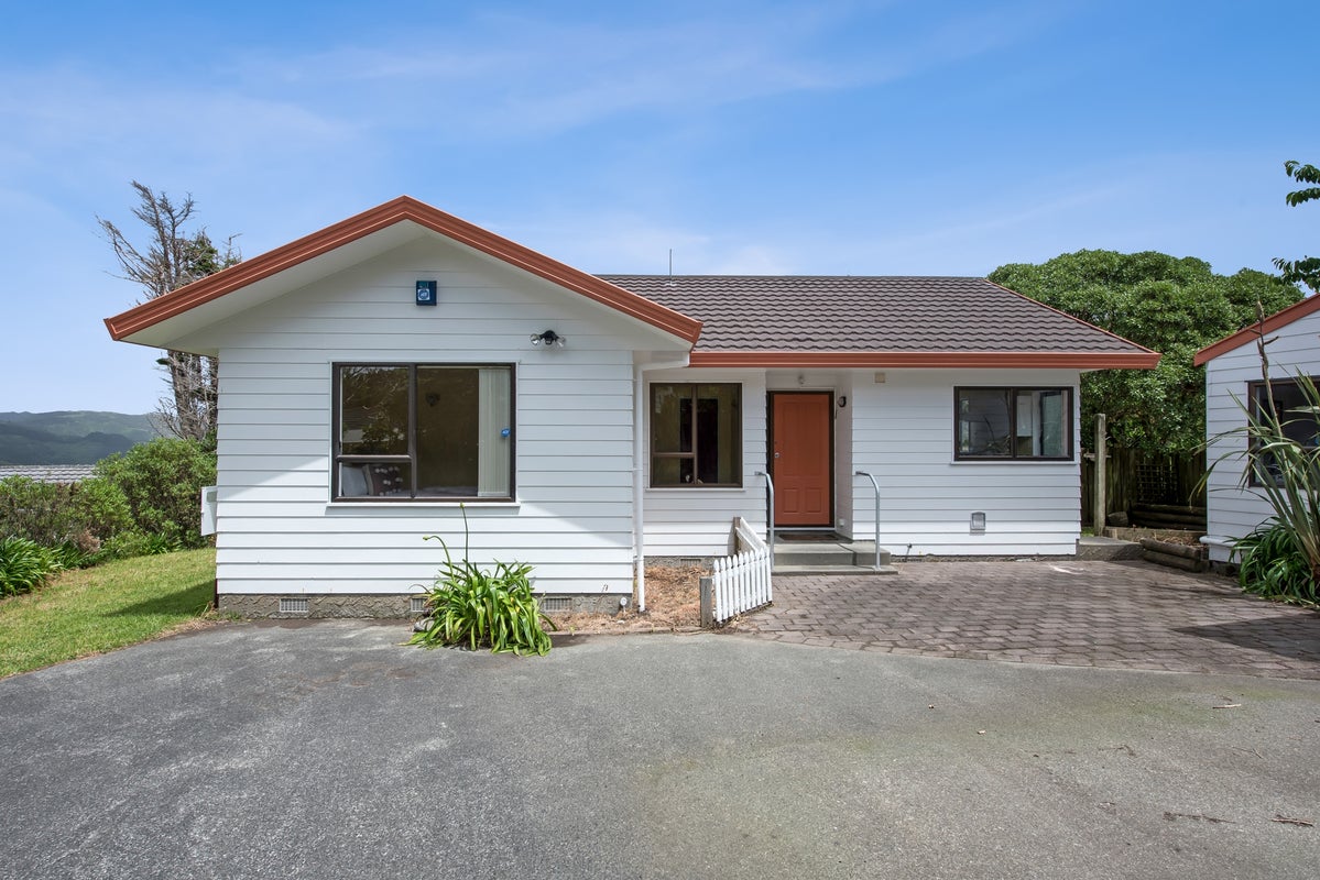 4 Penlington Place, Karori, Wellington - Carousel 1