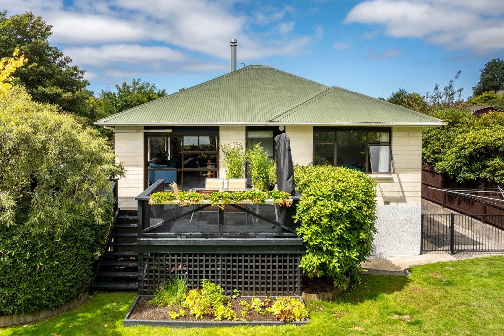 84 Glenross Street, Glenross, Dunedin - Carousel 1