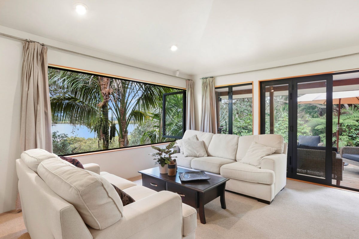 11 Horton Avenue, Avondale, Auckland - Carousel 1