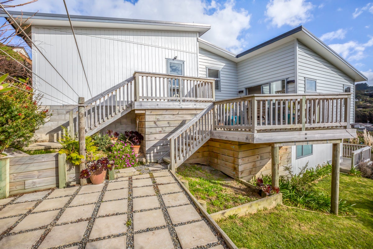 16 Bluejacket Place, Whitby, Porirua - Carousel 2