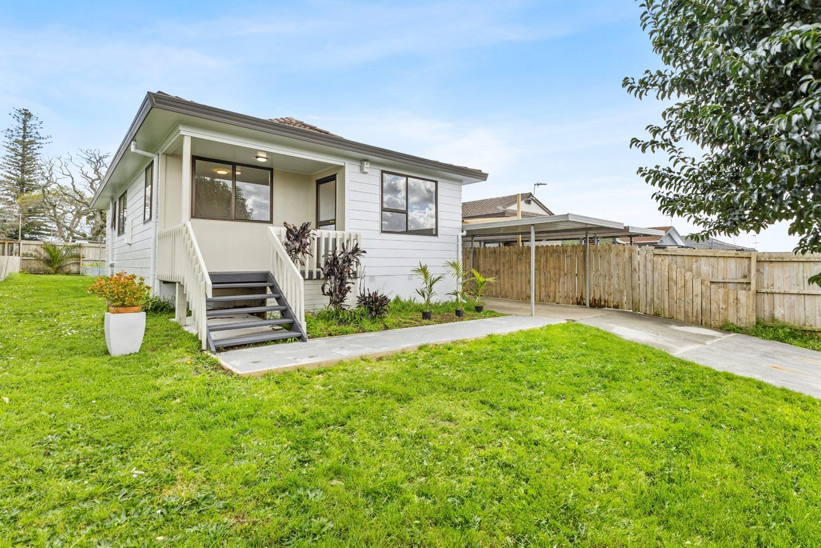 2/14 Norrie Smith Avenue, Flat Bush, Auckland - Carousel 1