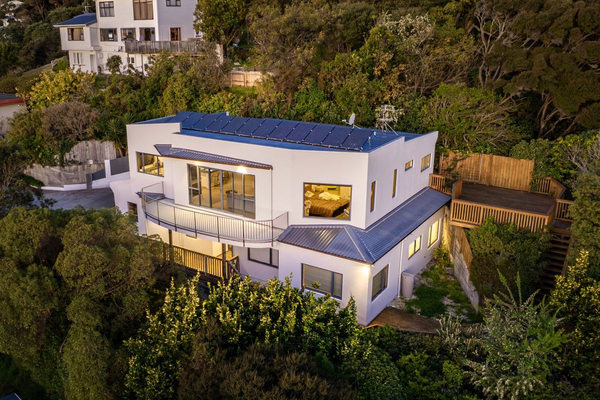 8A Kiriwai Road, Paremata, Porirua - Carousel 2