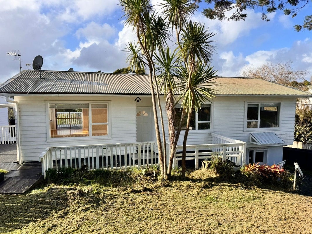 65 Caronia Crescent, Lynfield, Auckland - Carousel 1
