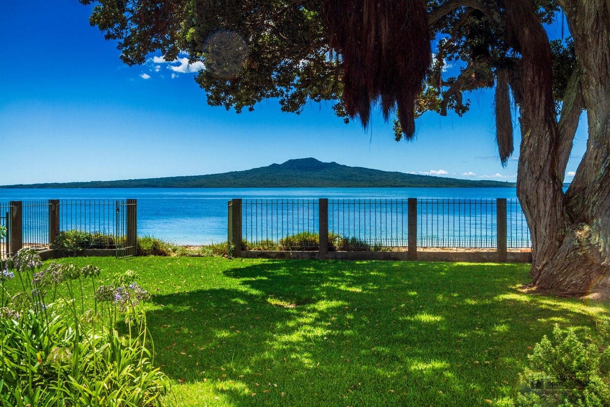 1/30 Oxford Terrace, Devonport, Auckland - Carousel 1
