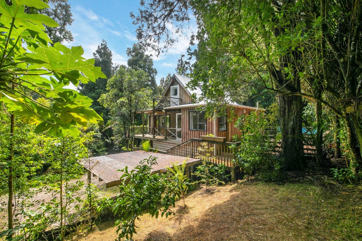 47 Western Road, Laingholm, Auckland - Carousel 1