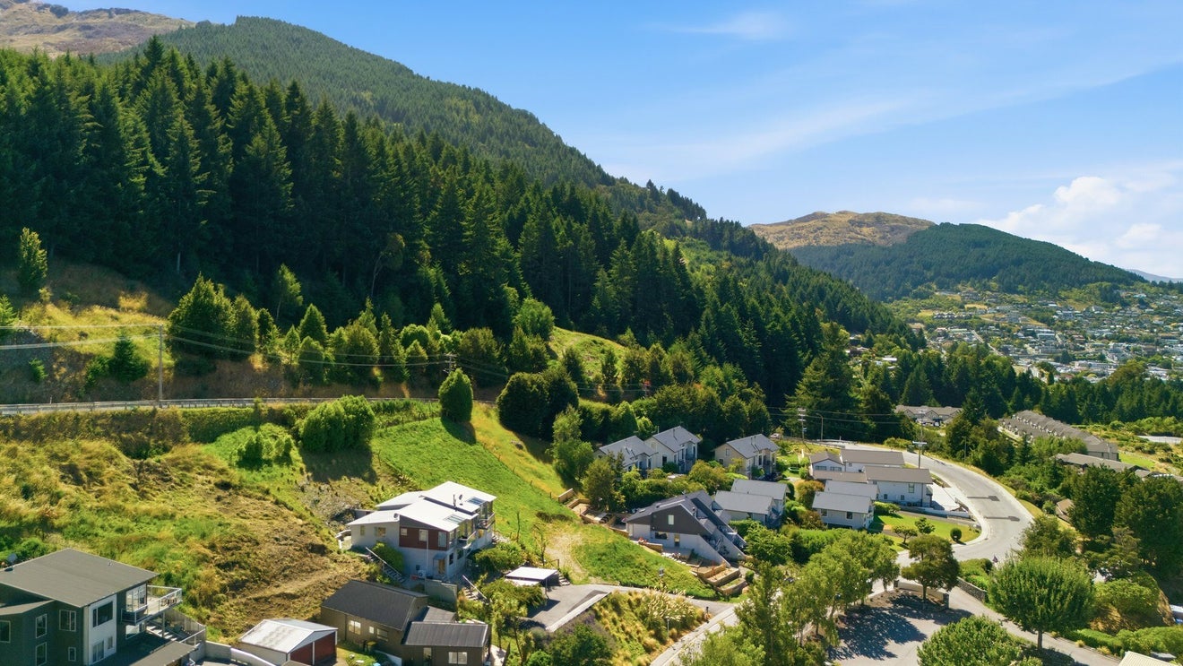 10 Sainsbury Road, Fernhill, Queenstown - Carousel 16