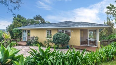 559A Beach Road, Murrays Bay, Auckland - Carousel 1