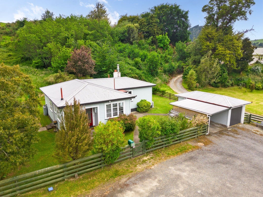 14 Blackhill Road, Tinui - Carousel 1