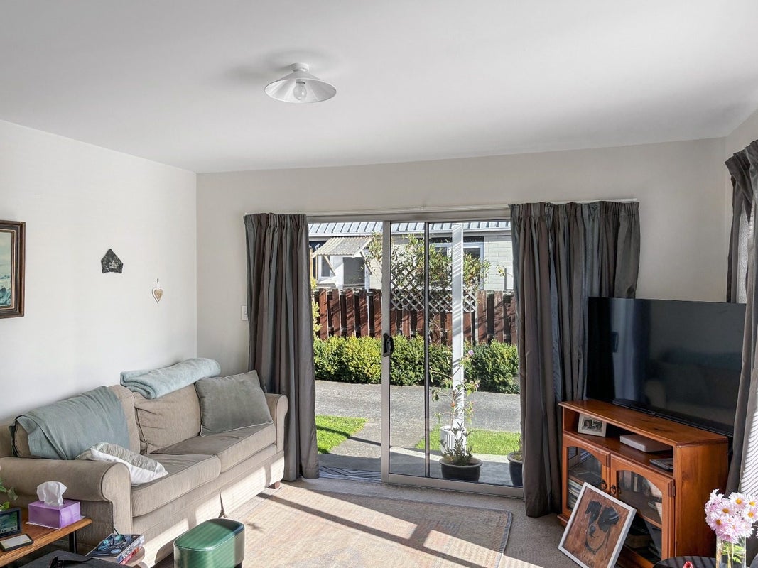 4/12 Keoghs Lane, St Albans, Christchurch - Carousel 2