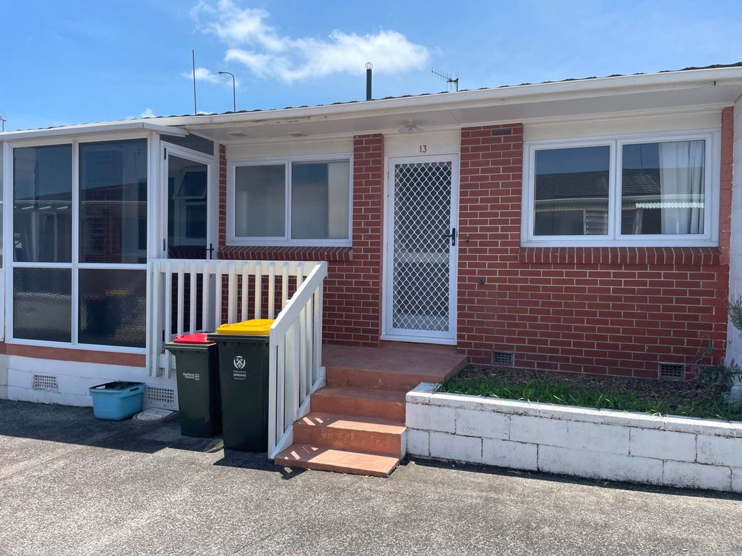 13/690 Pakuranga Road, Highland Park, Auckland - Carousel 1