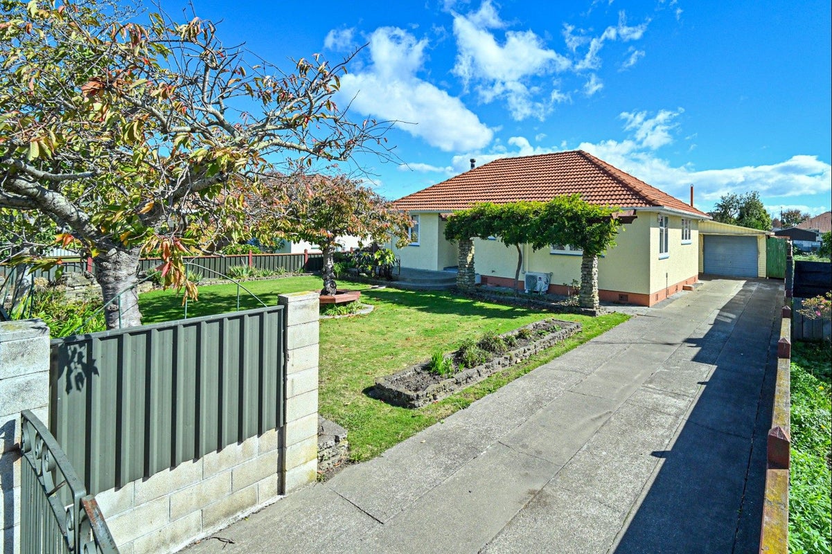 1114 Jellicoe Street, Mayfair, Hastings - Carousel 1