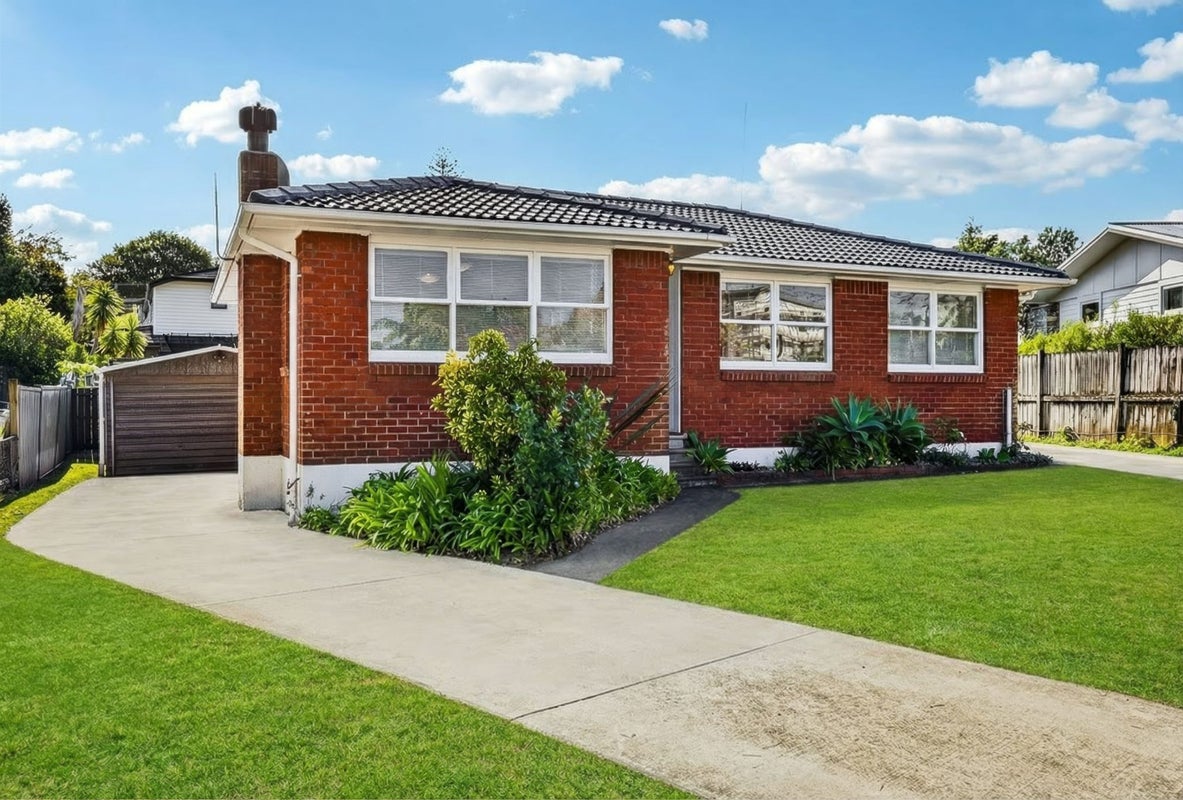 12 Firle Place, Green Bay, Auckland - Carousel 2