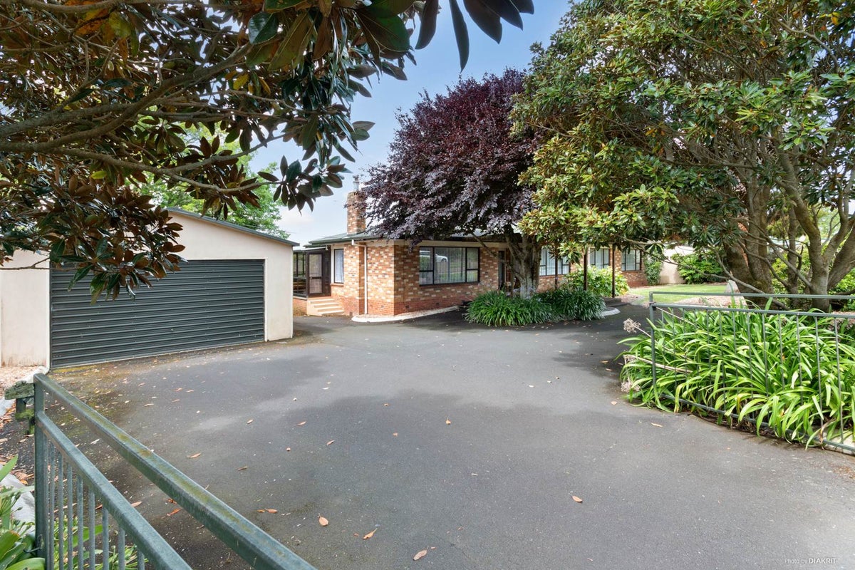 37 KINGSEAT RD, Patumahoe, Pukekohe - Carousel 1