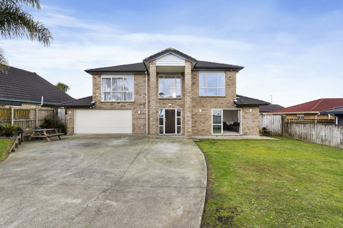 18 Nicholas Gibbons Drive, Clendon Park, Auckland - Carousel 38