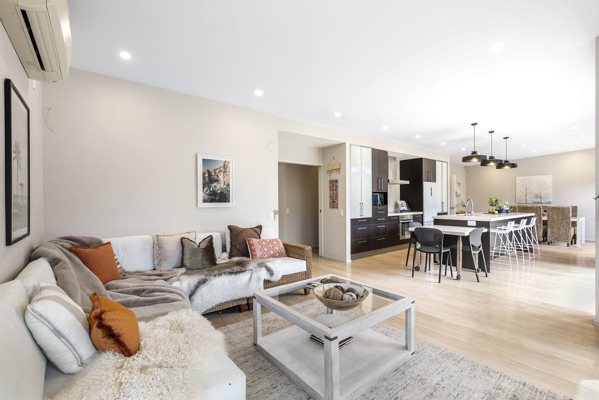 9 Columbia Crescent, Beachlands, Auckland - Carousel 2