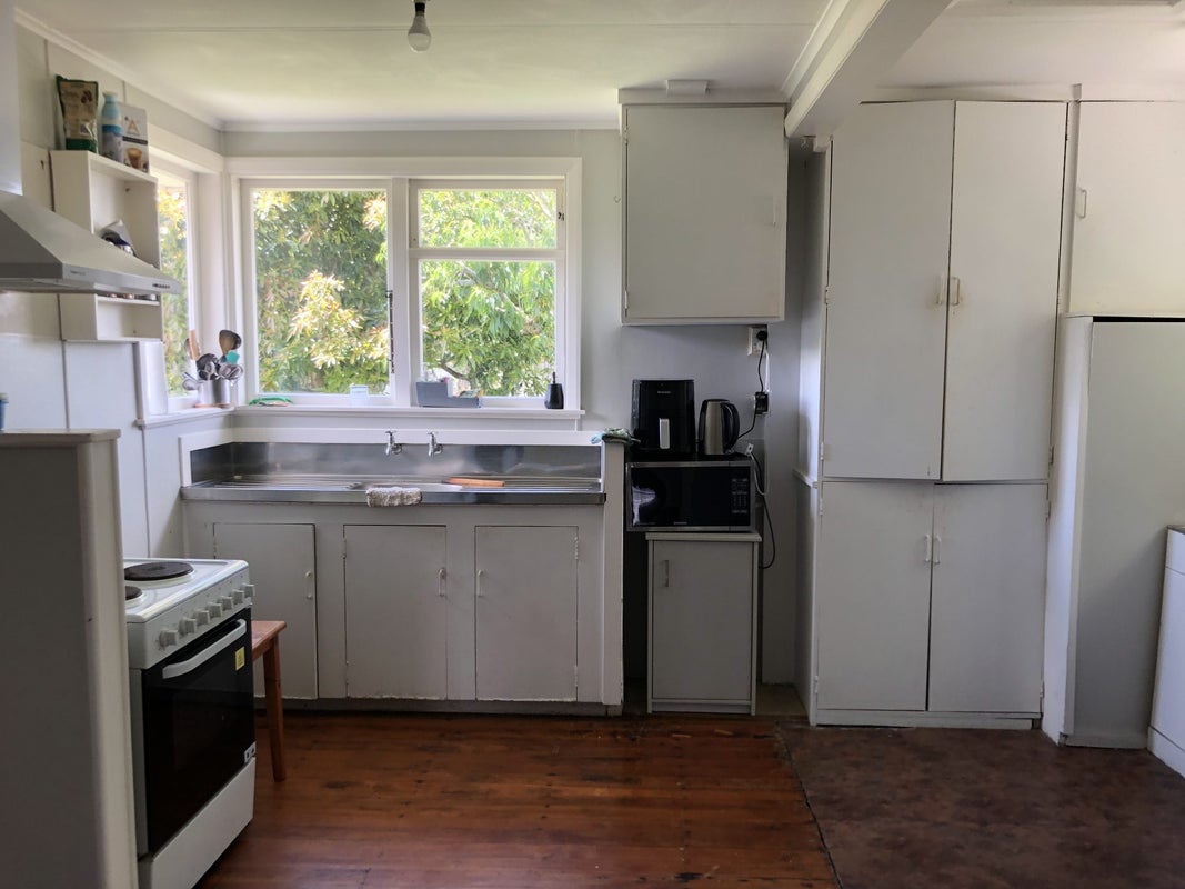 49 Kawiti Avenue, Point England, Auckland - Carousel 2