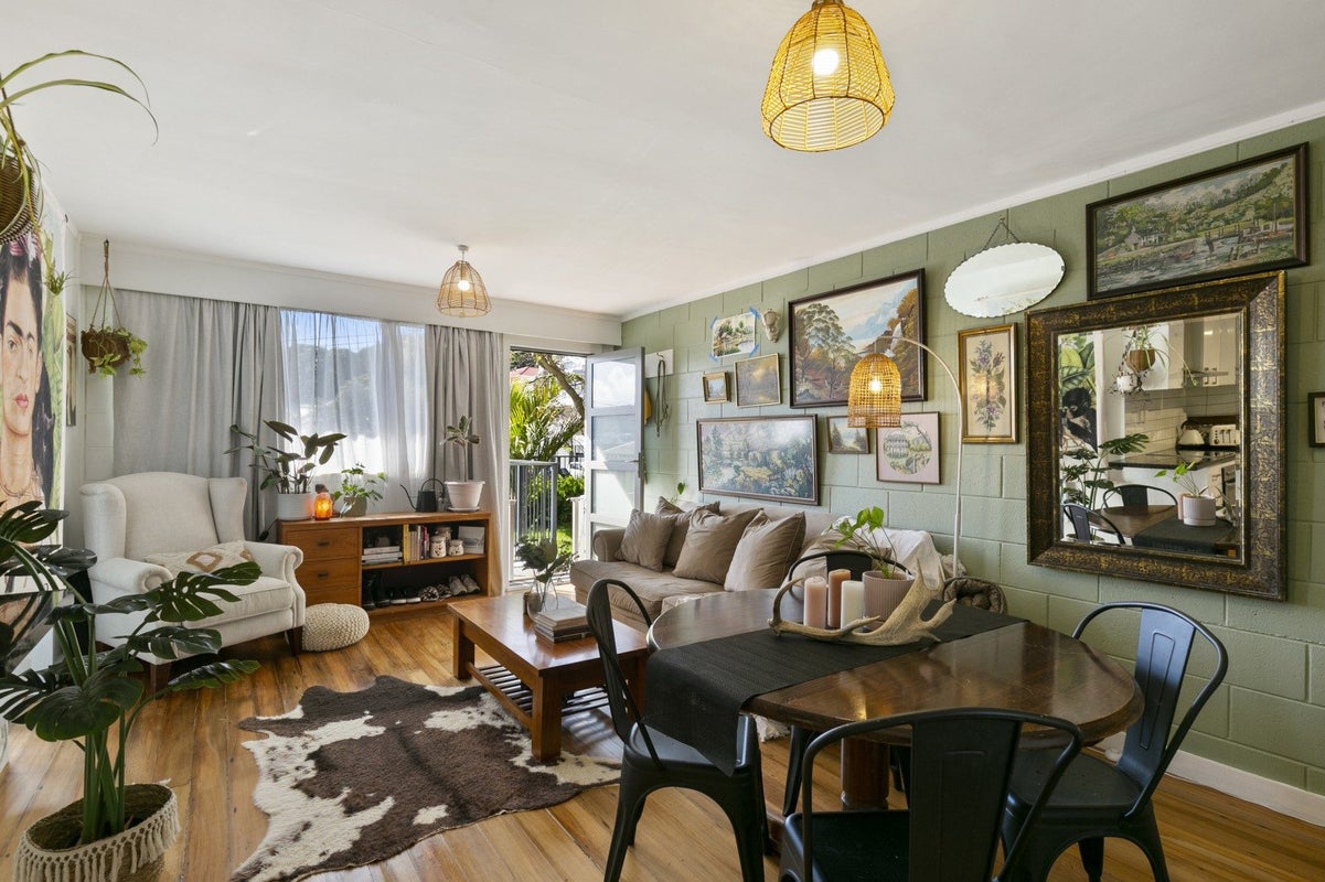 5/4 Derby Street, Mount Victoria, Wellington - Carousel 2