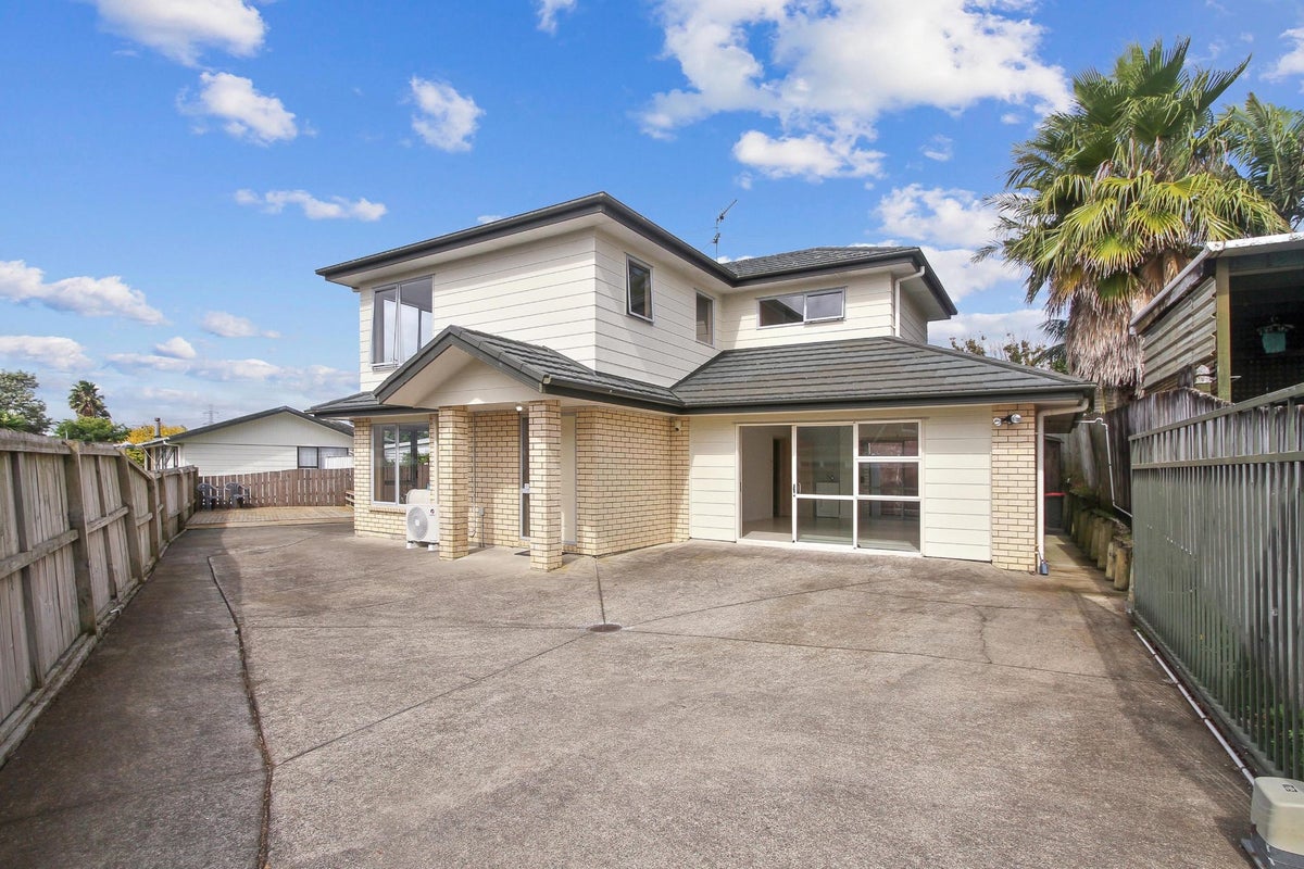 39A Hollyford Drive, Clover Park, Auckland - Carousel 1
