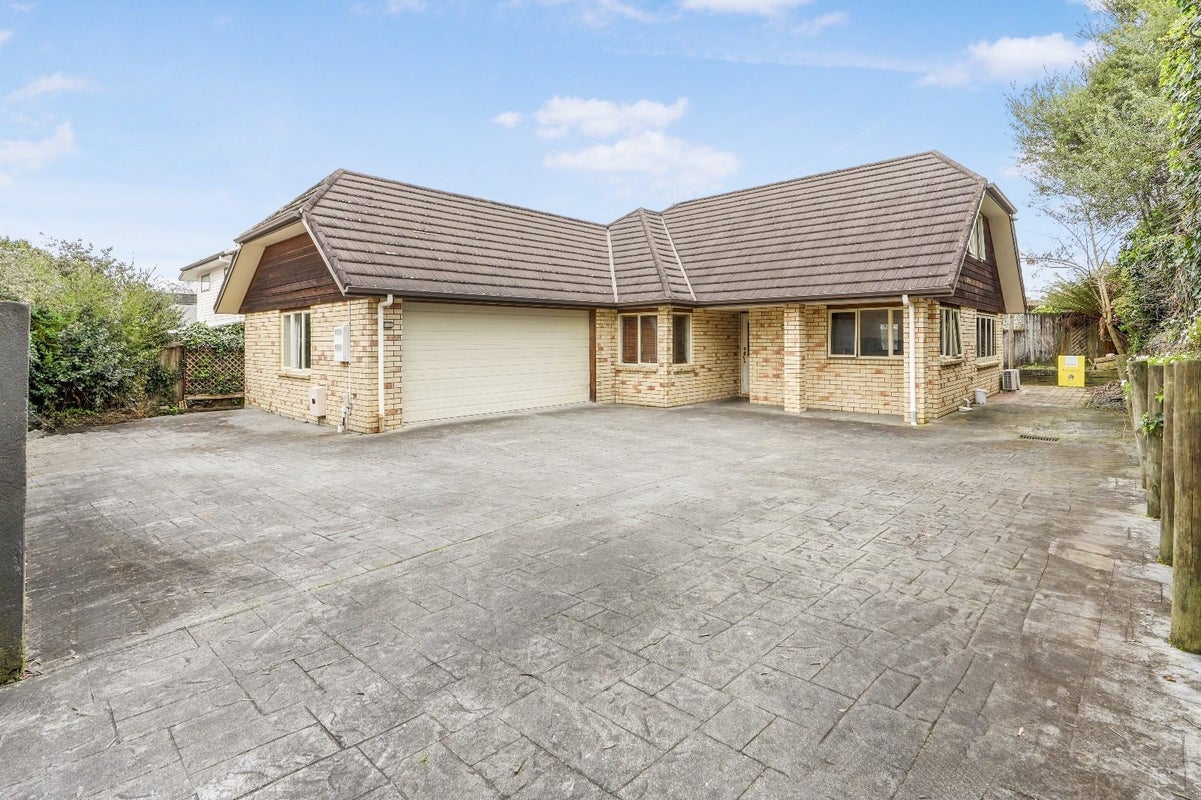 81 Dey Street, Hamilton East, Hamilton - Carousel 1