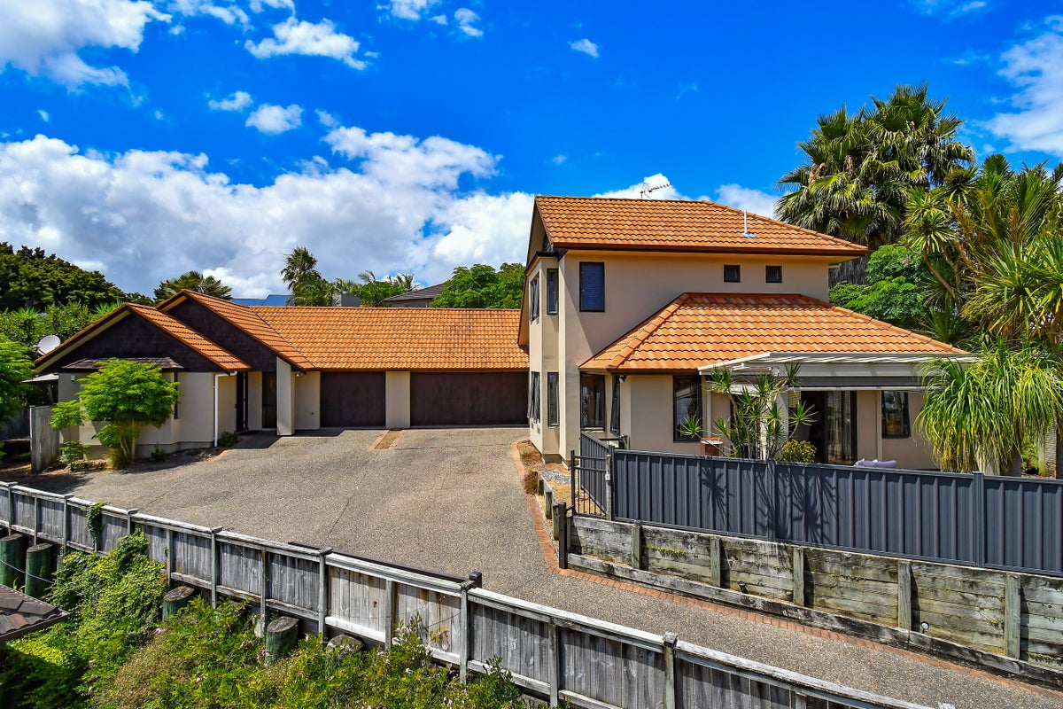 87 Mt Lebanon Crescent, The Gardens, Auckland - Carousel 1