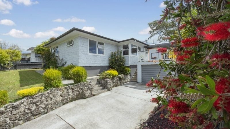 27 Sunvue Road, Glen Eden, Auckland - Carousel 1