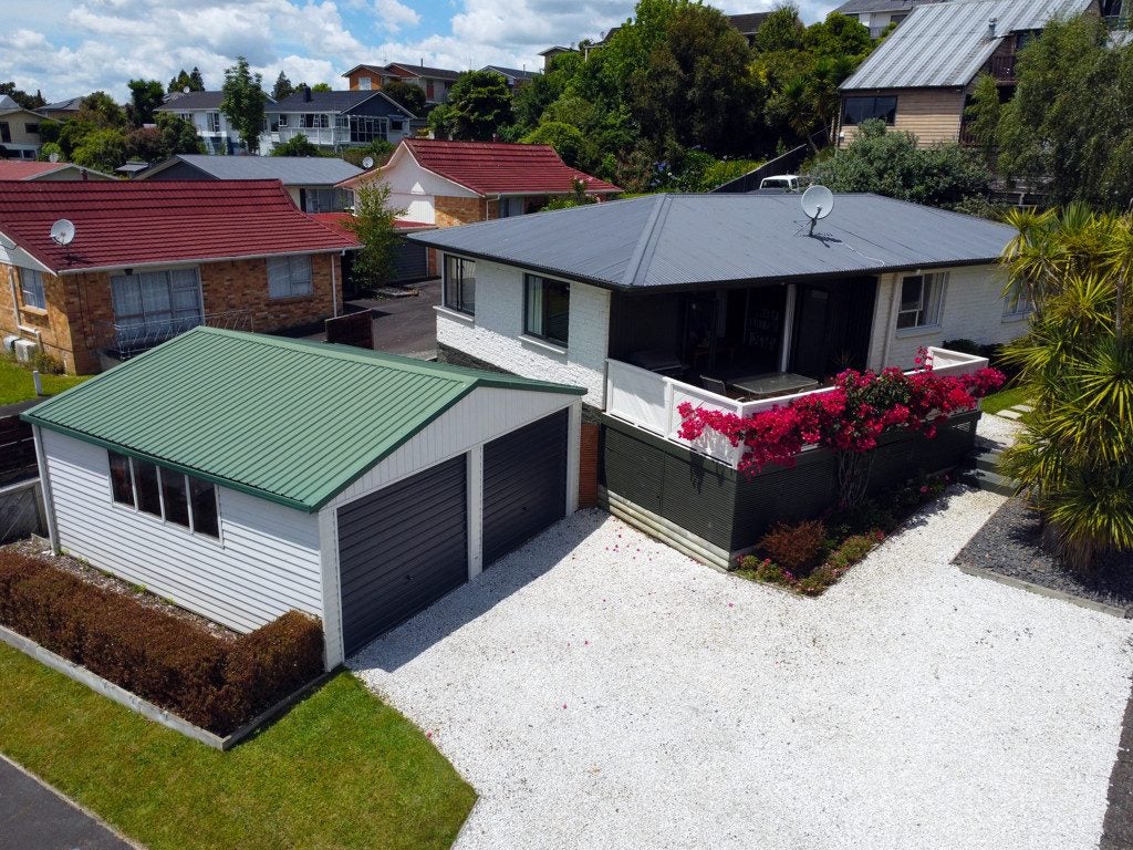 77 Bremworth Avenue, Dinsdale, Hamilton - Carousel 1