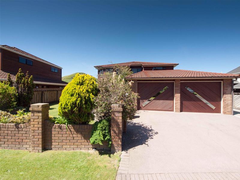 38 Burbank Crescent, Churton Park, Wellington - Carousel 2