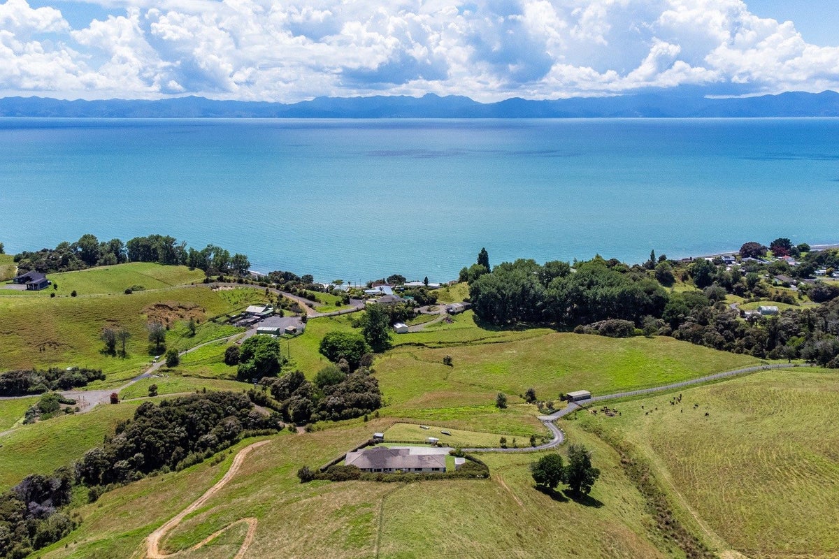 1801 East Coast Road, WHAKATIWAI, MIRANDA - Carousel 2