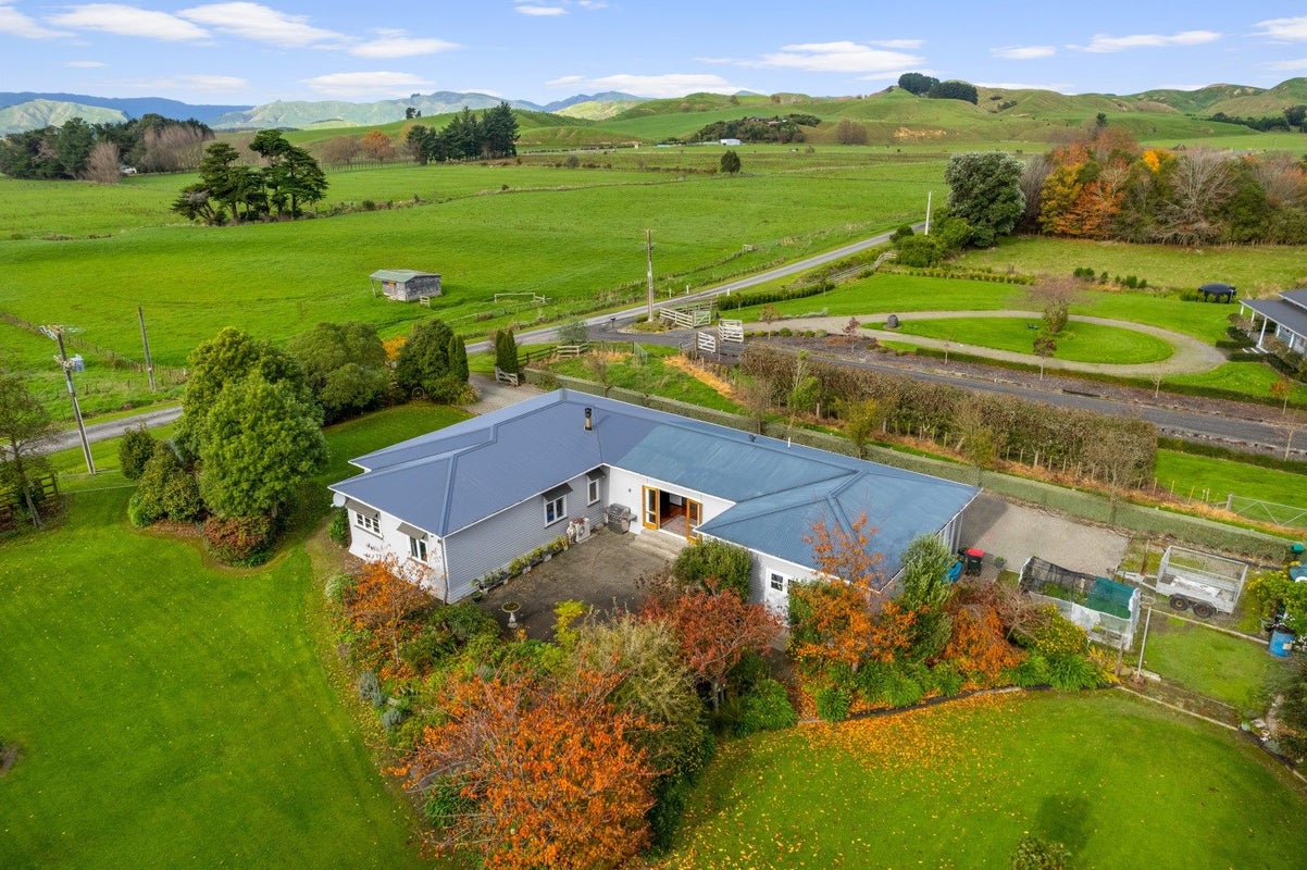 65 Oparatai Road, Mangatainoka, Pahiatua - Carousel 1