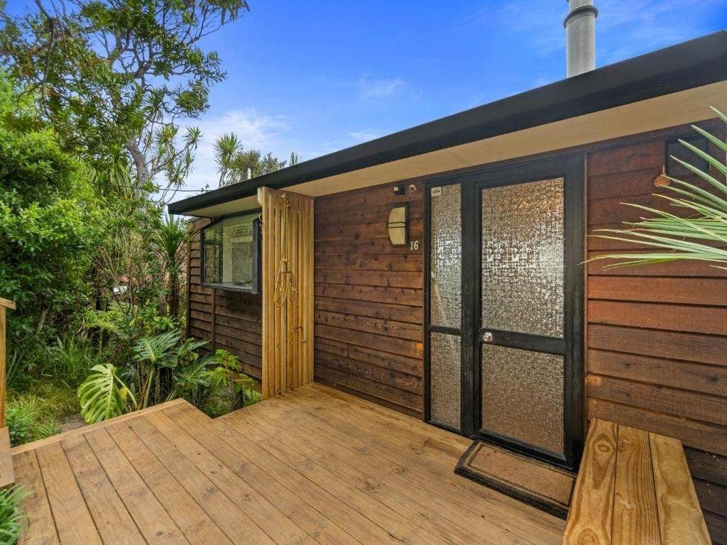 16 Pendrell Road, New Lynn - Carousel 1