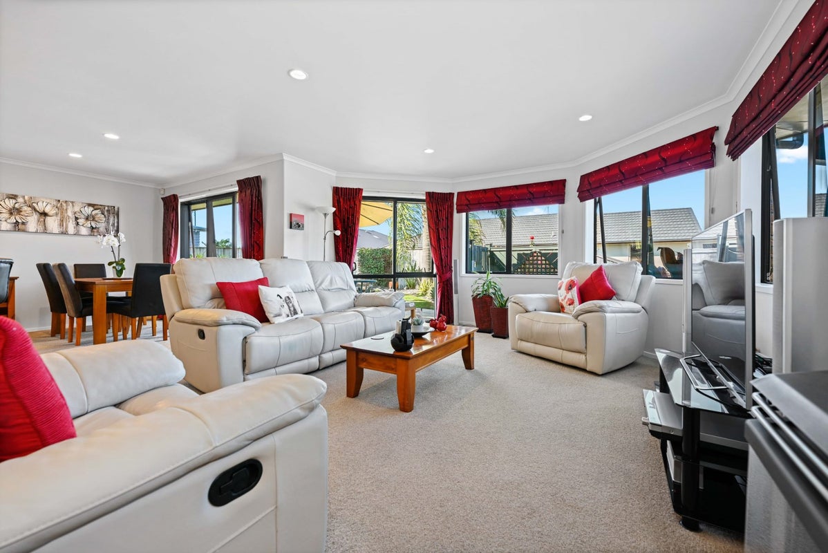35 Stoneleigh Drive, Chartwell, Hamilton - Carousel 2