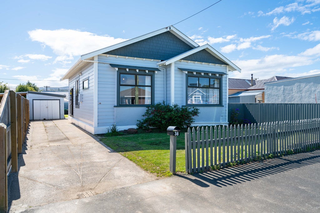 38 Young Street, Saint Kilda, Dunedin - Carousel 1