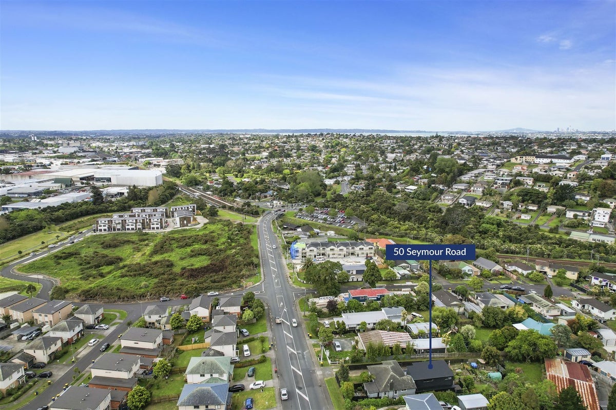 50 Seymour Road, Sunnyvale, Auckland - Carousel 20