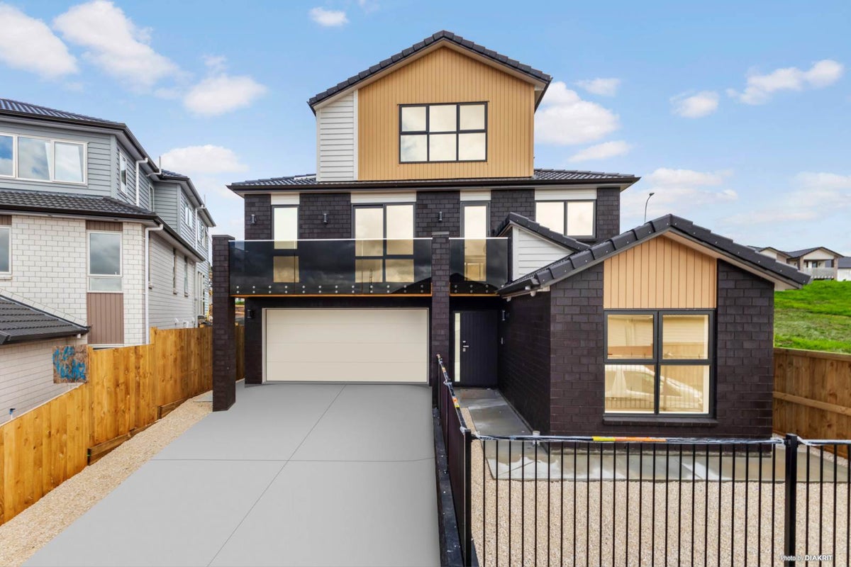 8 Glann Lane, Flat Bush, Auckland - Carousel 1