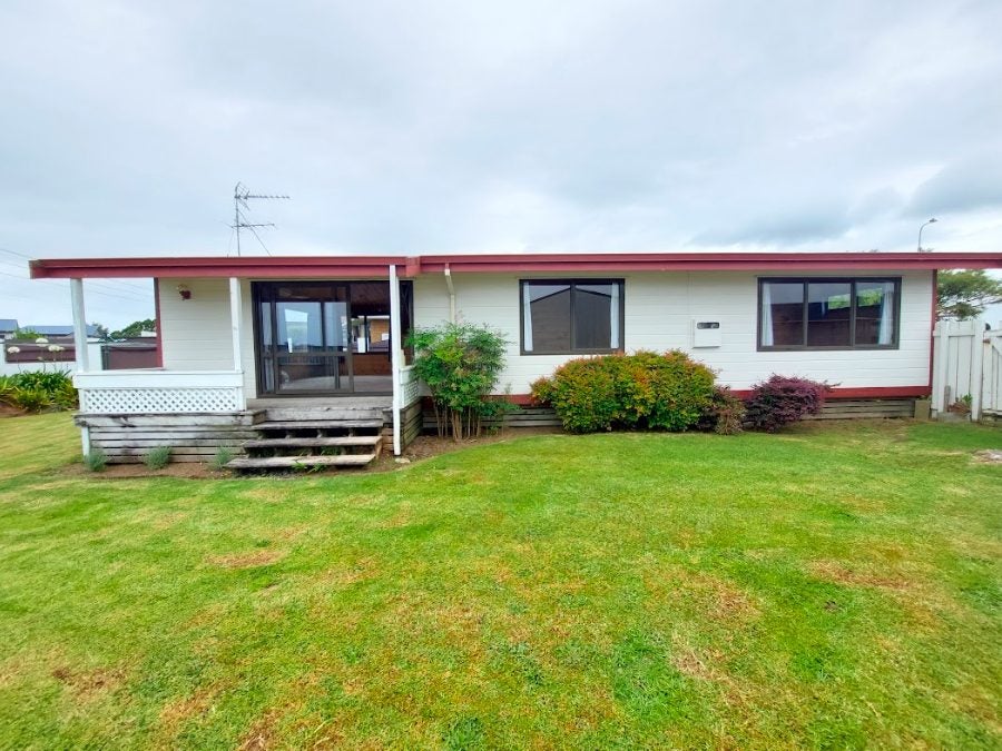 21 Puketotara Street, Highlands Park, New Plymouth - Carousel 2