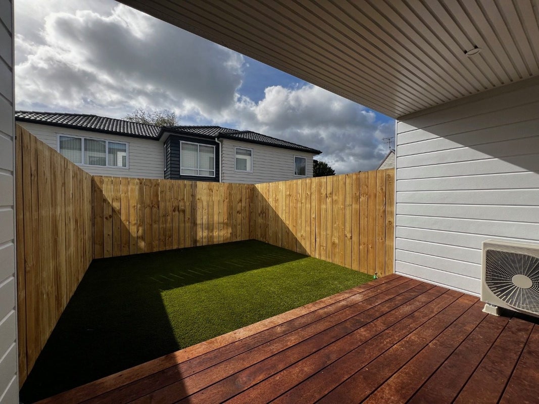 5/21 Divich Avenue, Te Atatu South, Auckland - Carousel 1