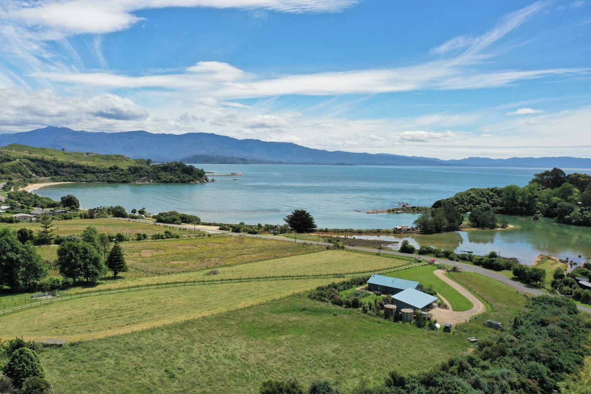1180 Abel Tasman Drive, Takaka - Carousel 1