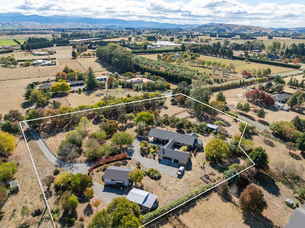 40 Willow Park Drive, Masterton - Carousel 1