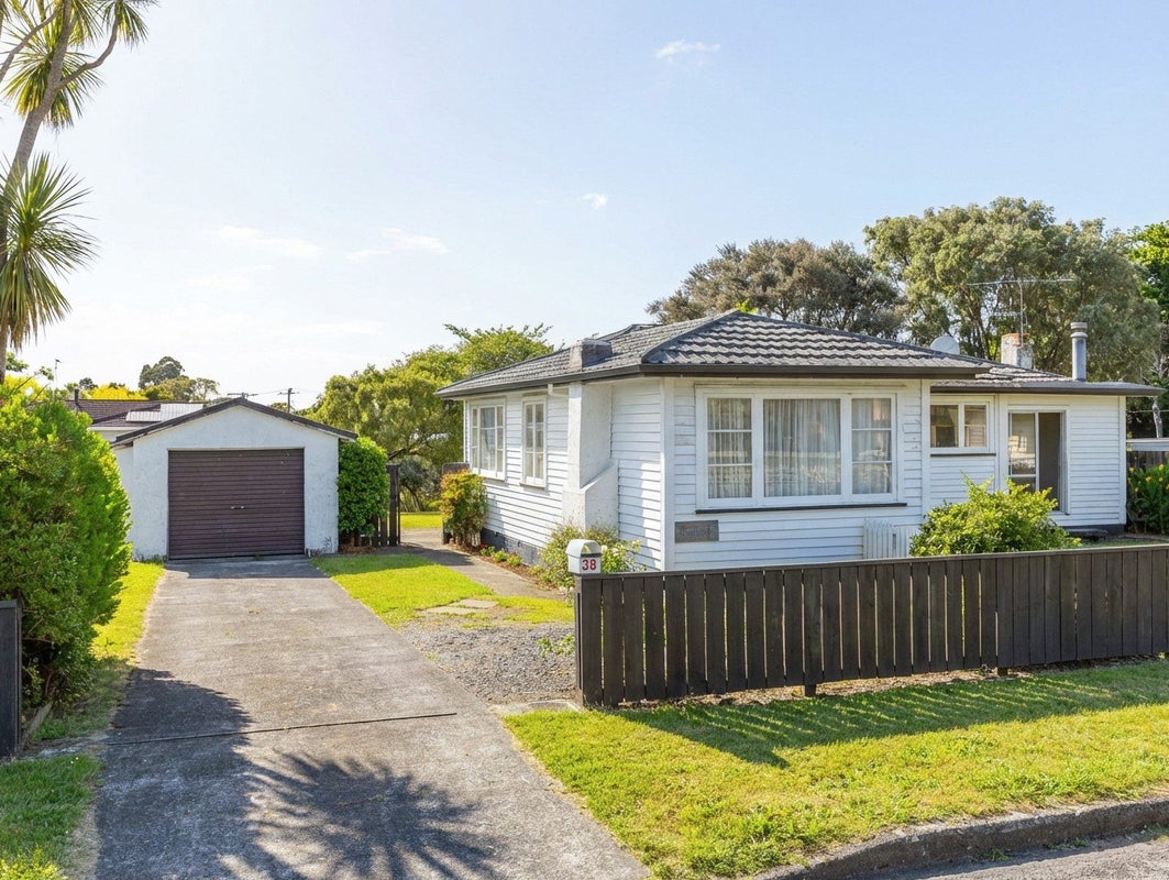 38 Wakefield Street, Featherston - Carousel 1