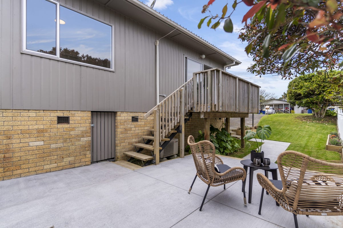 2/7 Neptune Avenue, Beach Haven, Auckland - Carousel 2