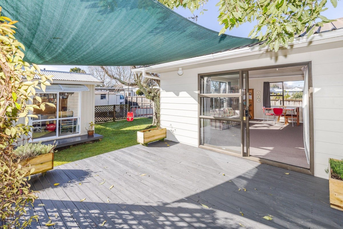 33B Firth Street, Hamilton East, Hamilton - Carousel 1